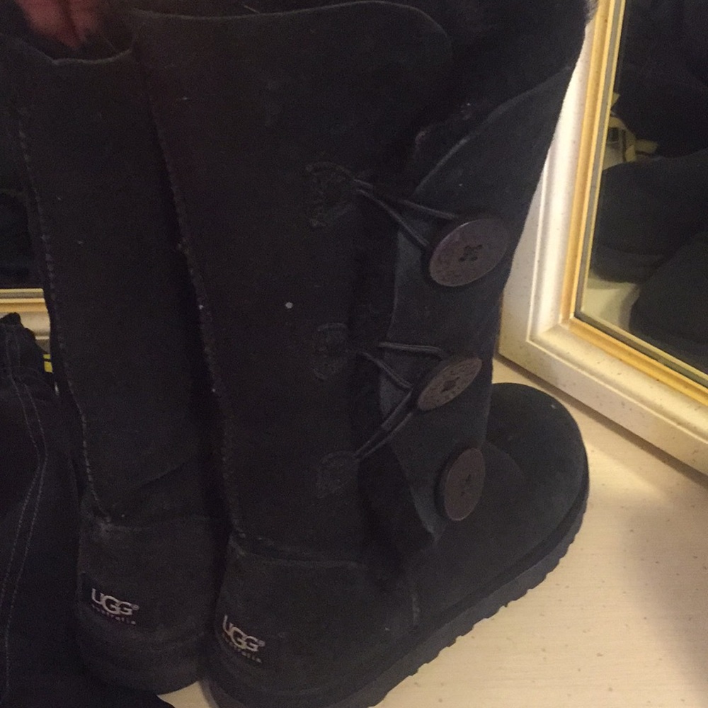 UGG boots size 6 black fur lined
